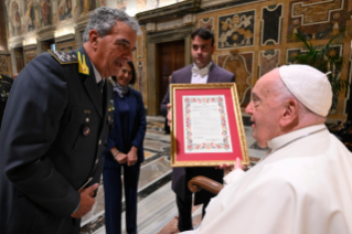 6-Aos soldados da <i>Guardia di Finanza</i>, por ocasião do 250º aniversário da sua fundação