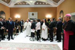 3-A los participantes en el Encuentro «Debt Crisis in the Global South», patrocinado por la Pontificia Academia de las Ciencias