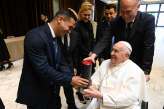 1-The participants in the International Meeting of Sense present the conclusions of their work to Pope Francis