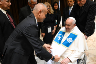0-The participants in the International Meeting of Sense present the conclusions of their work to Pope Francis