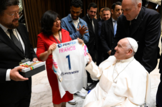 3-The participants in the International Meeting of Sense present the conclusions of their work to Pope Francis