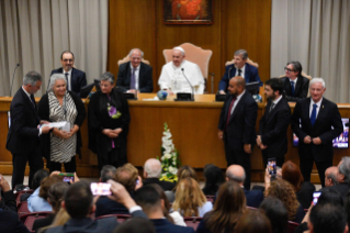 6-The participants in the International Meeting of Sense present the conclusions of their work to Pope Francis