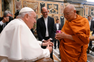 2-Ai Monaci Buddisti rappresentanti del Wat Phra Chetuphon