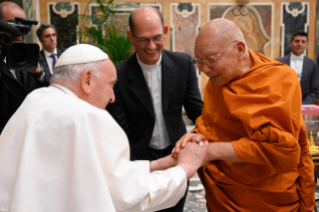 7-Ai Monaci Buddisti rappresentanti del Wat Phra Chetuphon