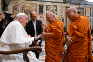 6-Ai Monaci Buddisti rappresentanti del Wat Phra Chetuphon