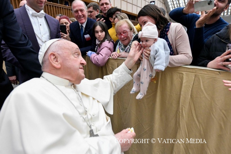 2-"The caress and the smile", meeting of Pope Francis with grandparents, the elderly and grandchildren