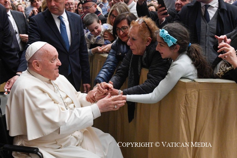 4-"The caress and the smile", meeting of Pope Francis with grandparents, the elderly and grandchildren