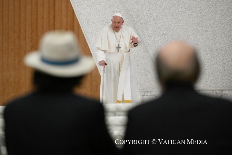 1-"The caress and the smile", meeting of Pope Francis with grandparents, the elderly and grandchildren