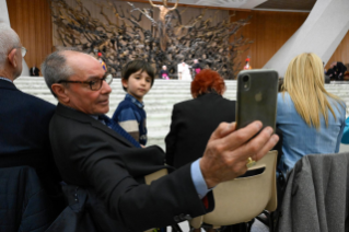 12-"The caress and the smile", meeting of Pope Francis with grandparents, the elderly and grandchildren