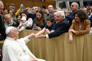 16-"La caricia y la sonrisa": Encuentro con abuelos, ancianos y nietos promovido por la Fondazione Età Grande 