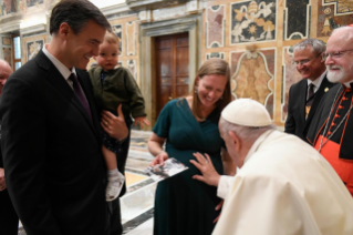 3-An die Mitglieder der "Papal Foundation" 