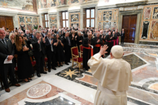 8-Aux membres de la Papal Foundation 