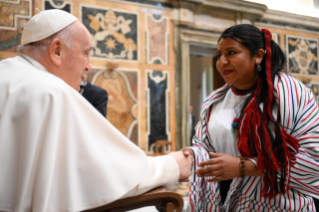 4- A los participantes en el Encuentro sobre los pueblos indígenas, patrocinado por las Pontificias Academias de las Ciencias y de las Ciencias Sociales 