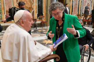 1-Aux participants à l'Assemblée plénière de l'Académie pontificale des Sciences sociales