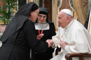 3-Aux participants au colloque “Réparer l’irréparable”, pour les 350 ans des apparitions de Jésus à Paray-le-Monial