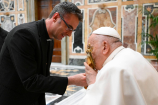 1-Aux participants au colloque “Réparer l’irréparable”, pour les 350 ans des apparitions de Jésus à Paray-le-Monial