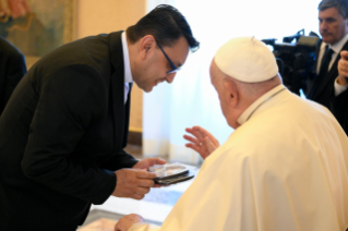9-Ai partecipanti al Capitolo Generale dei Missionari di San Carlo (Scalabriniani) 