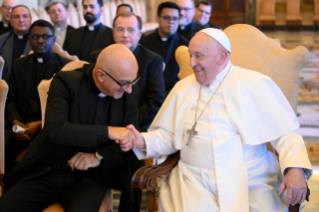 8-Ai partecipanti al Capitolo Generale dei Missionari di San Carlo (Scalabriniani) 