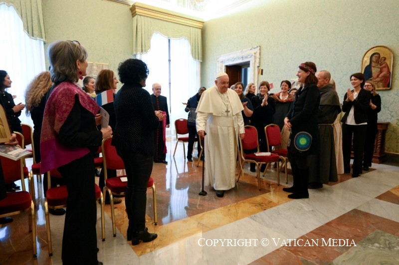 4-&Agrave; la d&eacute;l&eacute;gation des &laquo; Sentinelles de la Sainte Famille &raquo; 