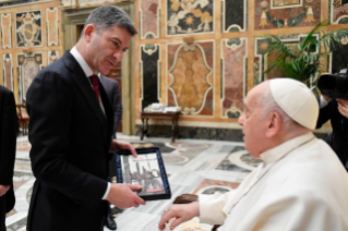 1-Ai Dirigenti e al Personale dell'Ispettorato di Pubblica Sicurezza "Vaticano"