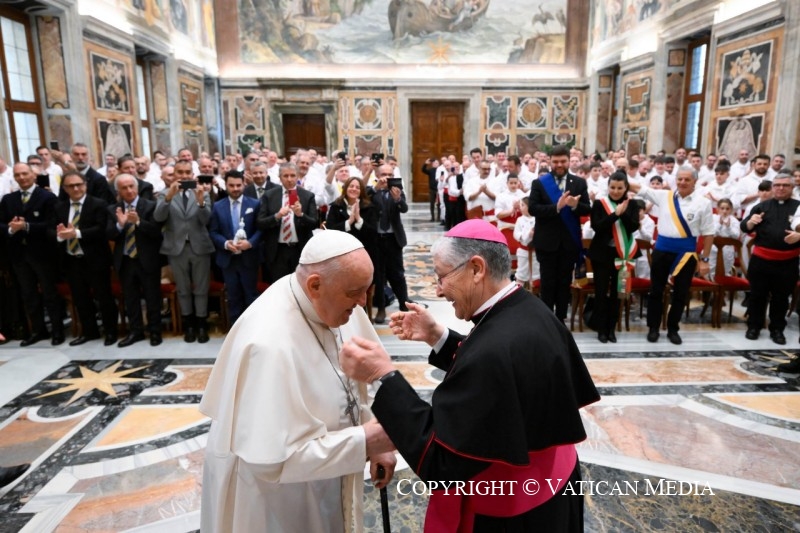 2-Ai Membri del Sodalizio "Facchini di Santa Rosa" da Viterbo