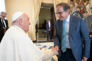 0-A los participantes en el encuentro promovido por la Specola Vaticana 