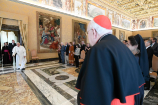 2-A los participantes en el encuentro promovido por la Specola Vaticana 