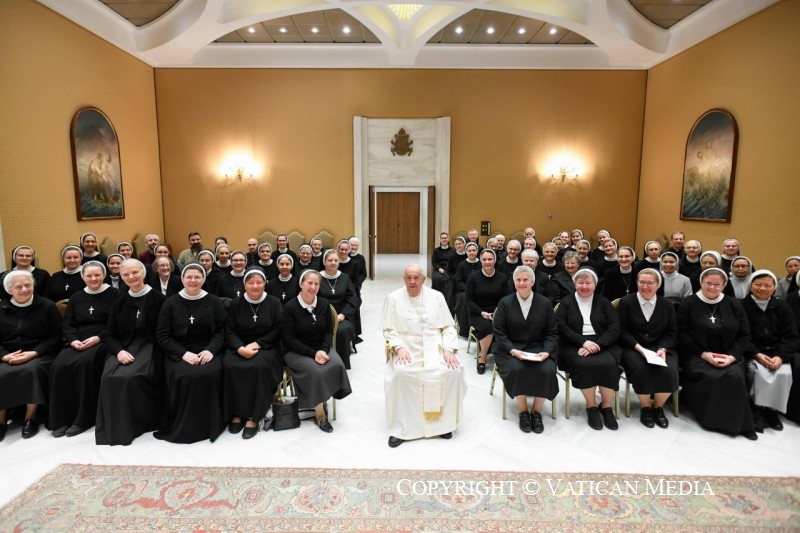 2-A las Hermanas de la Sagrada Familia de Nazaret, con motivo de su 150.&ordm; aniversario de fundaci&oacute;n 