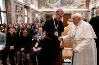 2-Ai partecipanti al Simposio "Université des Communicants en Église"