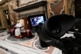 1-Aux membres de l'Association internationale des journalistes accrédités auprès du Vatican
