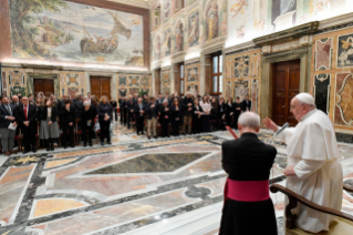 5-Aos membros da Associação Internacional de Jornalistas credenciados junto ao Vaticano 