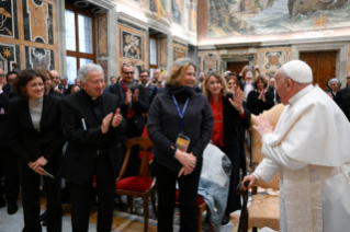 8-Aux membres de l'Association internationale des journalistes accrédités auprès du Vatican