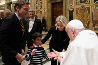 6-Audiencia a los miembros de la Fundación de la Guardia Suiza Pontificia