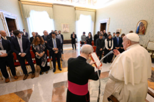 4-A los miembros de la Fundación Red Mundial de Oración del Papa