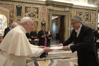 3-A los nuevos embajadores acreditados ante la Santa Sede