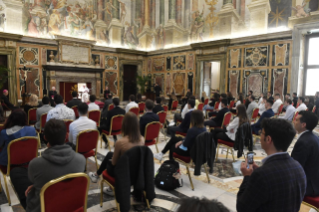 1-A un grupo de dirigentes y estudiantes del Instituto "Ambrosoli" de Codogno, Italia