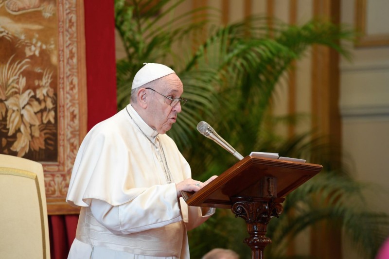 10-A los miembros del Cuerpo Diplom&#xe1;tico acreditado ante la Santa Sede