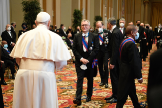 17-A los miembros del Cuerpo Diplom&#xe1;tico acreditado ante la Santa Sede