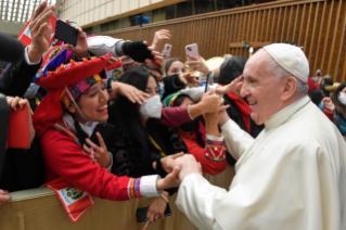 6-Alle Delegazioni che donano l'Albero di Natale e il Presepio in Piazza San Pietro e nell'Aula Paolo VI
