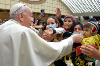 10-Alle Delegazioni che donano l'Albero di Natale e il Presepio in Piazza San Pietro e nell'Aula Paolo VI