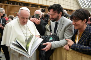 13-Alle Delegazioni che donano l'Albero di Natale e il Presepio in Piazza San Pietro e nell'Aula Paolo VI