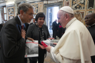 6-A los participantes en un encuentro organizado por el International Catholic Legislators Network