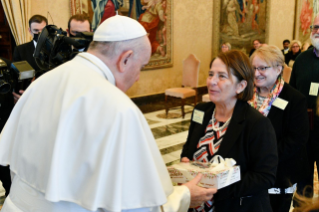 6-Aux membres de l'Institut Séculier des Coopératrices Oblates Missionnaires de l'Immaculé