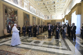 0-Presentation of an award to Ms. Alazraki and Mr. Pullella, in the presence of journalists accredited to the Holy See Press Office