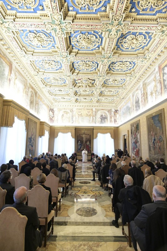 4-Conferimento delle Insegne di Cavaliere e Dama di Gran Croce dell&rsquo;Ordine Piano al Sig. Philip Pullella e alla Sig.ra Valentina Alazraki