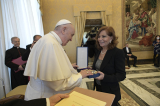 7-Presentation of an award to Ms. Alazraki and Mr. Pullella, in the presence of journalists accredited to the Holy See Press Office