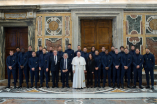 5-Saludo del Santo Padre a los directivos y futbolistas del Sampdoria