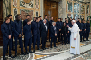 3-Saludo del Santo Padre a los directivos y futbolistas del Sampdoria