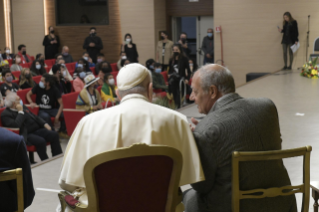 8-Pope Francis meets the Young People of the Scholas Community