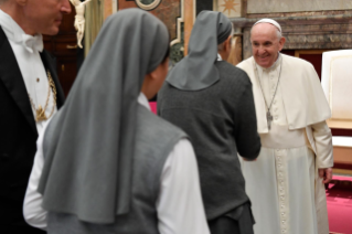 7-A las capitulares de las Hermanas de la Caridad de Santa Juana Antida Thouret